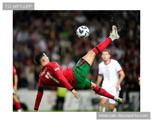 C罗在训练中完成倒钩技惊四座，c罗倒钩什么水平